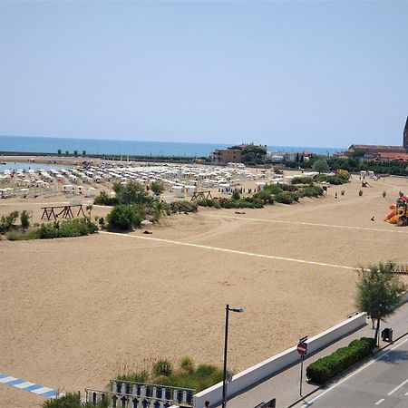 Hotel Delfino Caorle Exteriör bild
