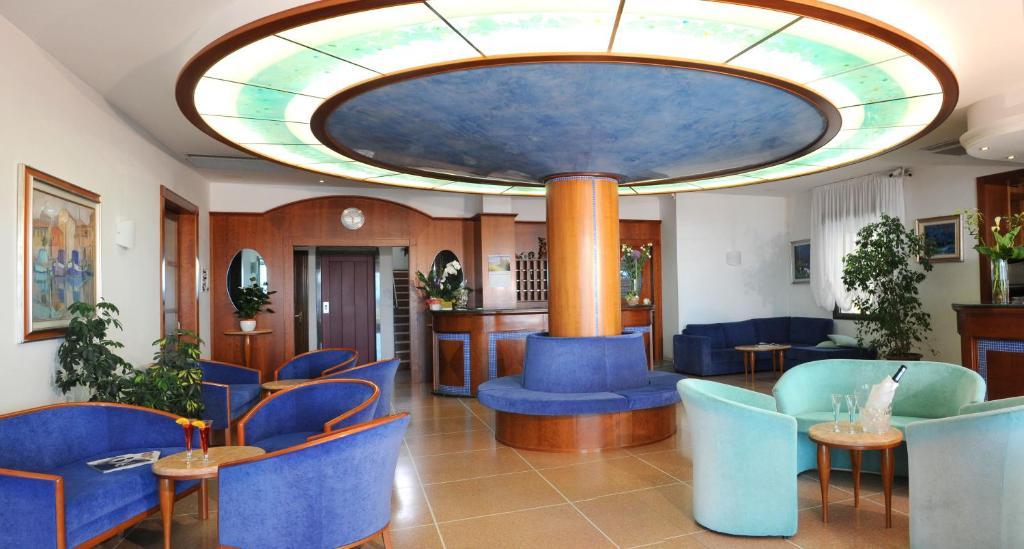 Hotel Delfino Caorle Exteriör bild