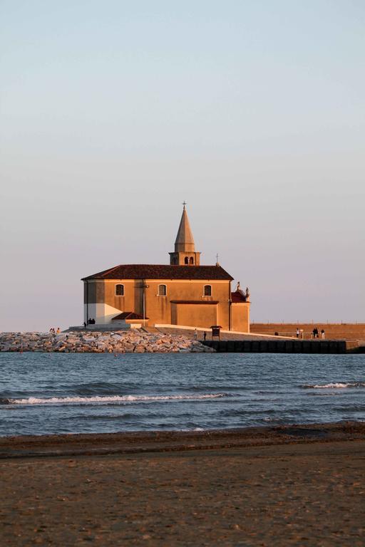 Hotel Delfino Caorle Exteriör bild