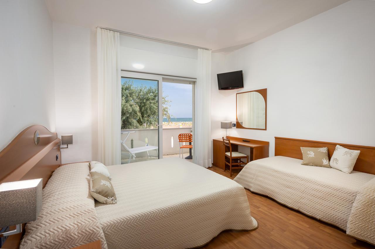 Hotel Delfino Caorle Exteriör bild